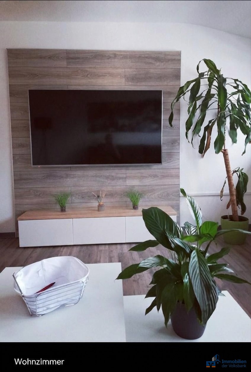 Schöne 2 Zi. WHG vollmöbliert mit Balkon und Stellplatz
