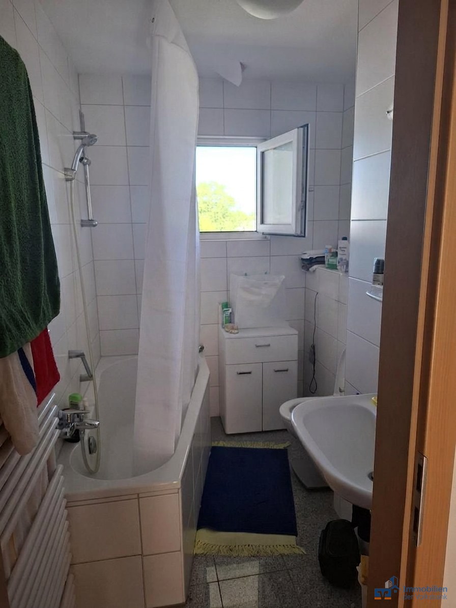 Wunderschöne 3-Zimmer-Wohnung mit Dachterrasse und Balkon in der KA-Oststadt