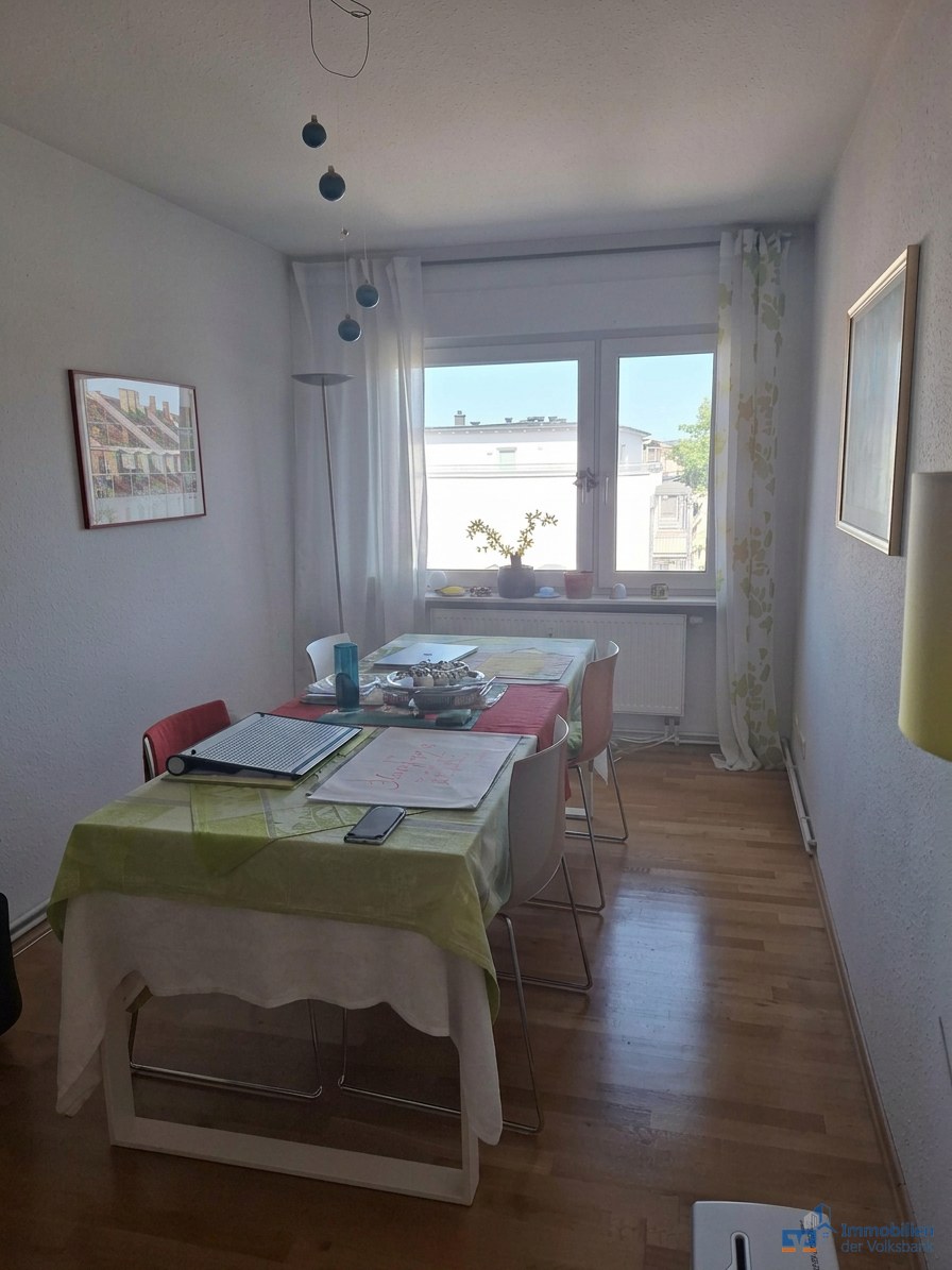 Wunderschöne 3-Zimmer-Wohnung mit Dachterrasse und Balkon in der KA-Oststadt